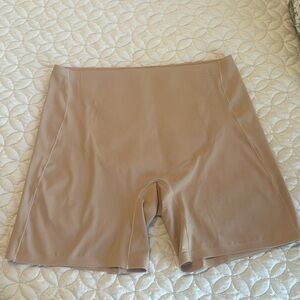 Seamless High-Waist Shaping Shorts - Nude